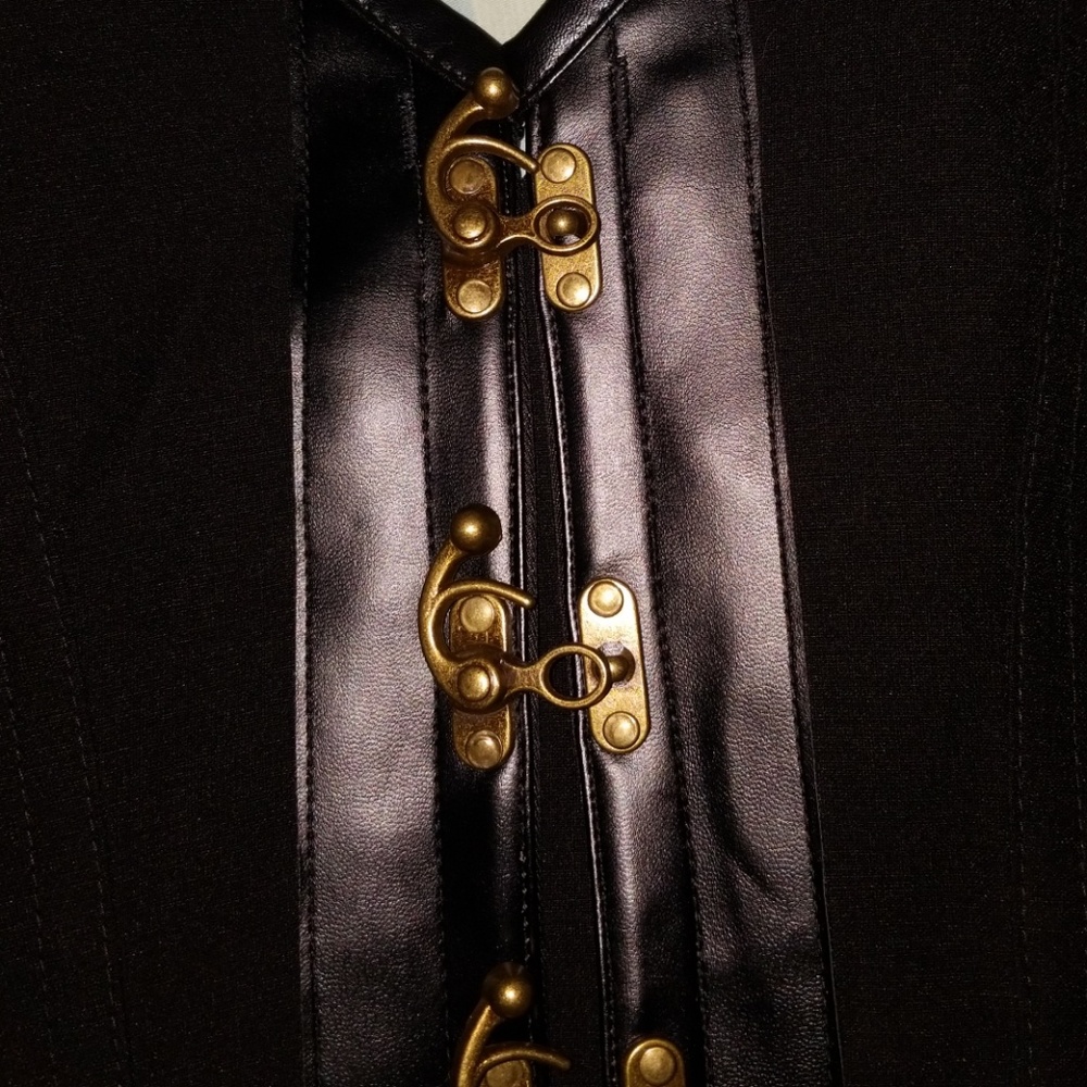 Corset - Picture 2 of 8